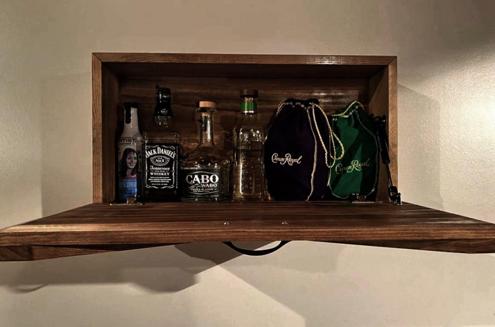 Настенный бар 