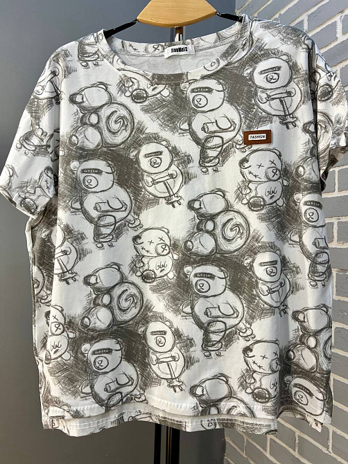 Футболка женская JIANMEI 076 рисунок мишки свободного кроя one size белая, белый, one size Киев - изображение 7