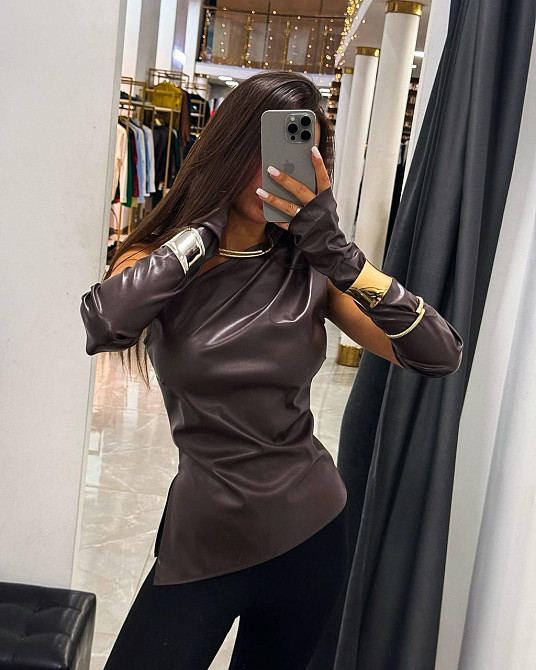 Женский трендовый топ с перчатками из эко кожи 42/44, Шоколад Одесса - изображение 1