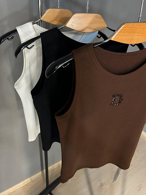 Майка жіноча A-N 27035 у рубчик з вишивкою літери D пайєтками, коричневий, one size Київ - фото 18