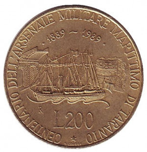 100 років морській військовій базі в Таранто. Монета 200 лір. 1989 рік, Італія. (АМ) Полтава - фото 1