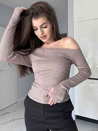 Жіночий базовий лонгслів із відкритими плечима моко, 42/44 Одеса