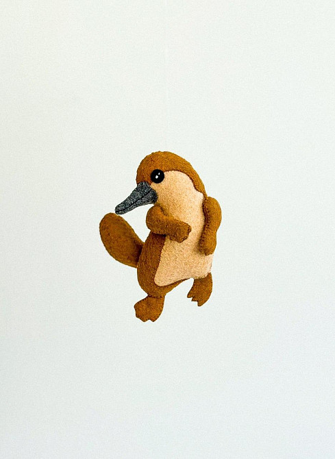 М’яка фетрова іграшка качкодзьоб ручної роботи – безпечна розвиваюча іграшка Київ - фото 4