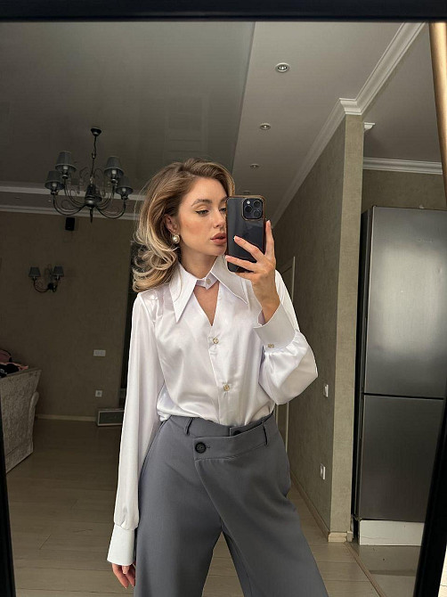 Женская стильная блуза свободного кроя с вшитым воротником-чокером на пуговицах итальянский шелк Белый, 48/52 Одесса - изображение 9