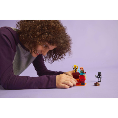 Конструктор LEGO Minecraft Битва с лавой в Незере (21266) Винница - изображение 6