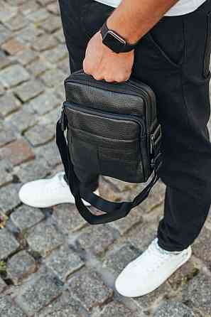 Чорна шкіряна сумка через плече для чоловіків Київ