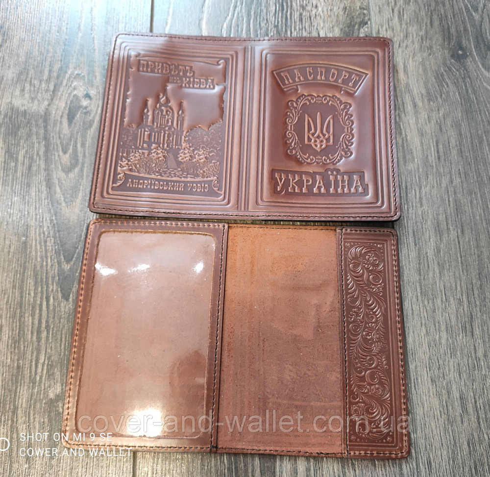 Шкіряна обкладинка на паспорт із тисненням герб України бордового кольору Київ - фото 5