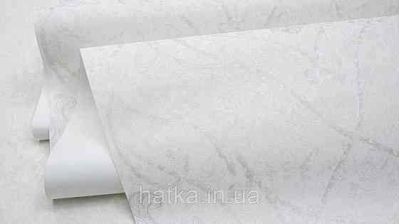 Шпалери метрові вінілові на флізеліні Sintra Classic класика вензеля завитки структурні сріблясті на білому 423202 Київ