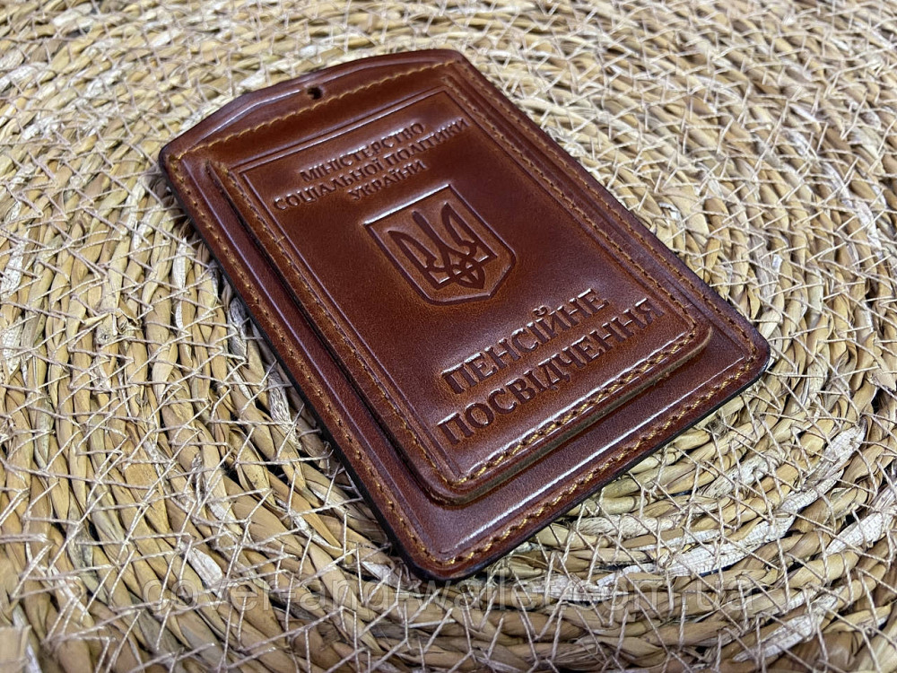 Шкіряна обкладинка для пенсійного посвідчення бордового кольору Київ - фото 2
