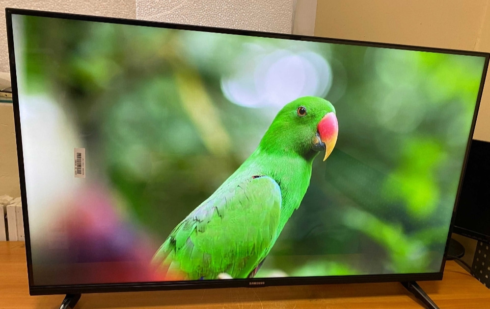 Мощный телевизор Samsung 4K , Smart TV 32