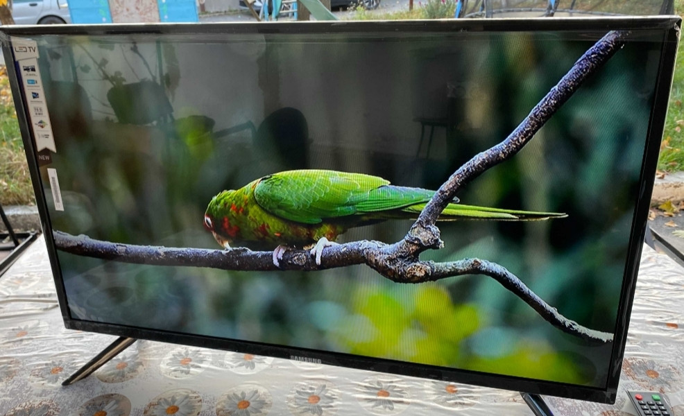 Телевизор: Samsung 42