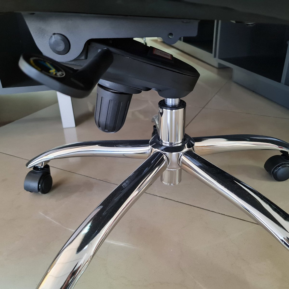 Крісло поворотне Q-154 чорна шкіра / екошкіра Дніпро - фото 5