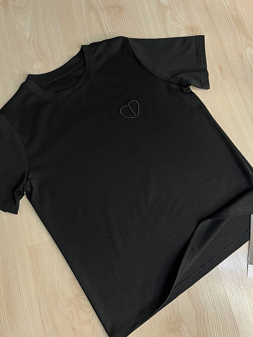 Футболка женская A-N 27040 базовая по фигуре с вышивкой сердце, черный, one size Киев - изображение 3