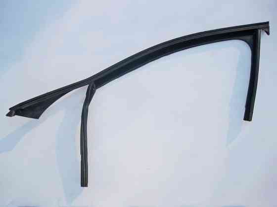 Mercedes-Benz  A2057254500 Гумове напрямне скло передніх лівих дверей C-Class W205 Одеса