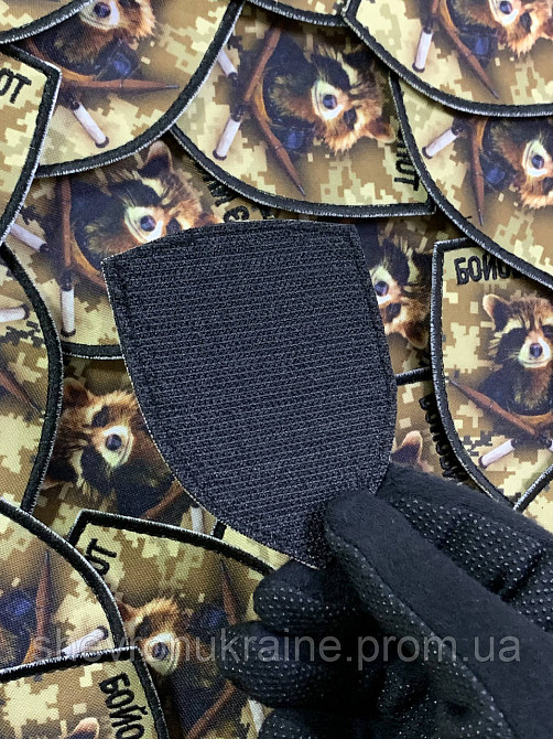 Печатный шеврон боевой енот (Форма щит. На липучке) Размер 9x7см Киев - изображение 7