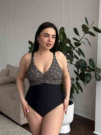 Женский купальник слитный большого размера с принтом plus size с поролоновыми чашками на бретельках бифлекс черный Одесса