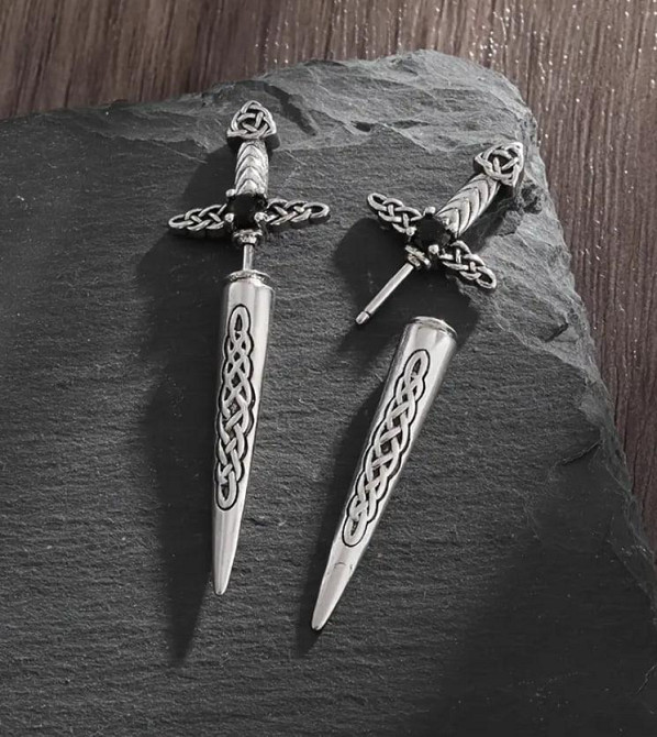 Серьги в виде кинжалов, готический стиль. Киев - изображение 2