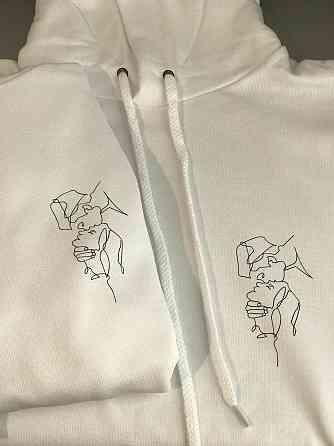 Парные толстовки с капюшоном для парня и девушки c оригинальным принтом Черновцы