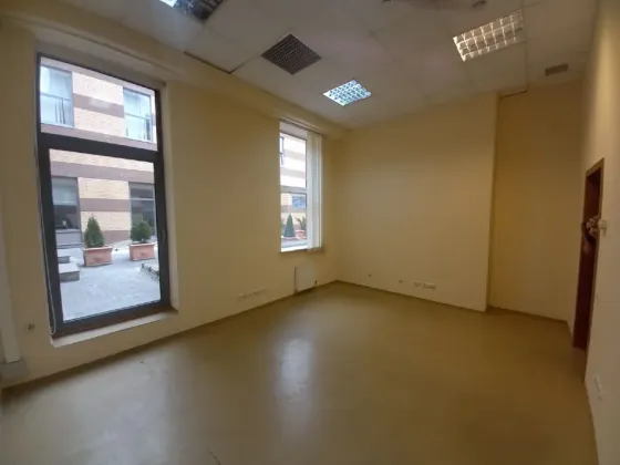 Офіс з гарним ремонтом, 5 поверх Самий центр міста (вул Шевченка) Зручне планування, просторі кімнати (див. план) Дніпро