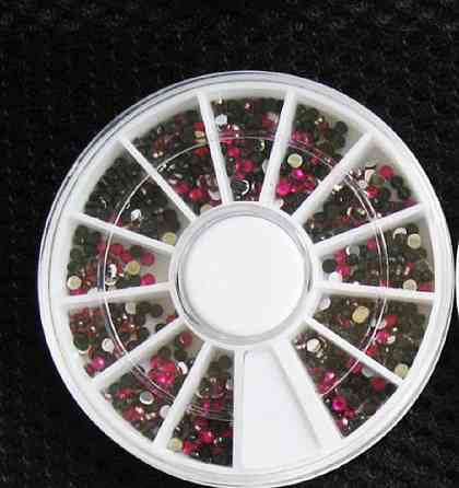 Різнокольорові стрази на нігті Київ