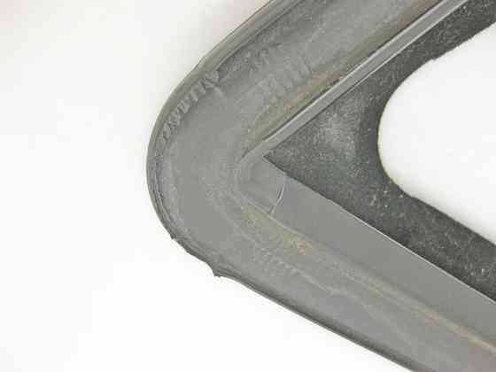 Mercedes-Benz  A2207251225 Ущільнювач опускного скла передніх правих дверей S-Class W220 Одеса