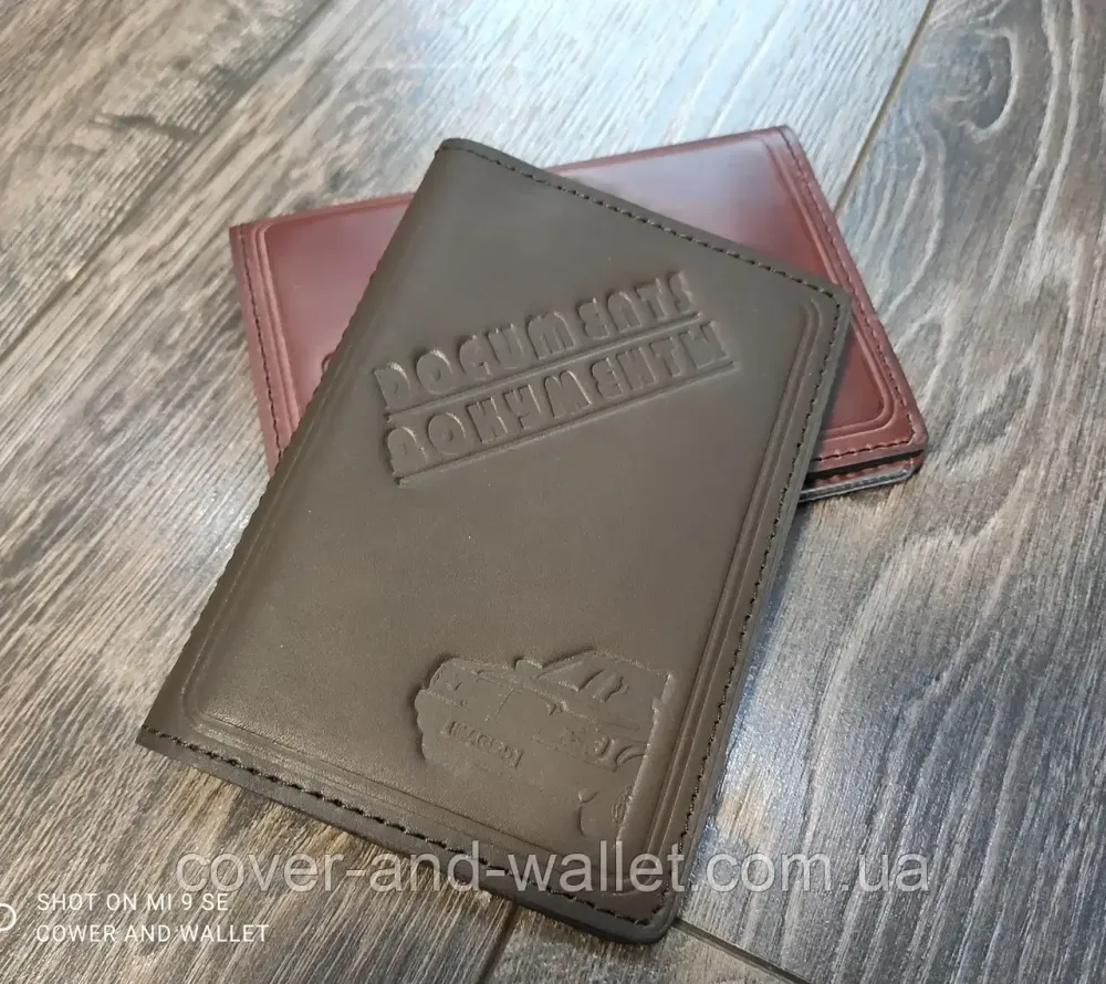 Шкіряна обкладинка на паспорт і автоправоруч ручної роботи Чорний Київ - фото 6