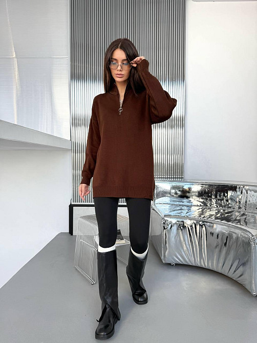 Жіночий стильний подовжений оверсайз светр зі змійкою в'язання 50% котон/50% акрил Шоколад Одеса - фото 10