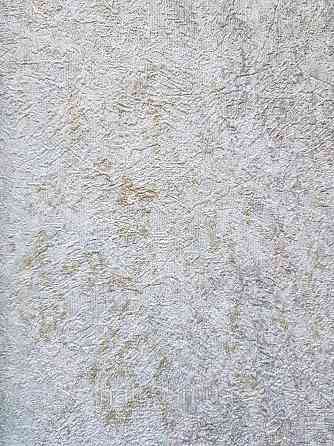 Шпалери вінілові на флізеліні Grandeco Anastasia метрові смуги розмиті під штукатурку зелені золотисті Київ