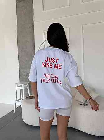 Белая оверсайз футболка с надписью на спине just kiss me, 42-46 Лубны