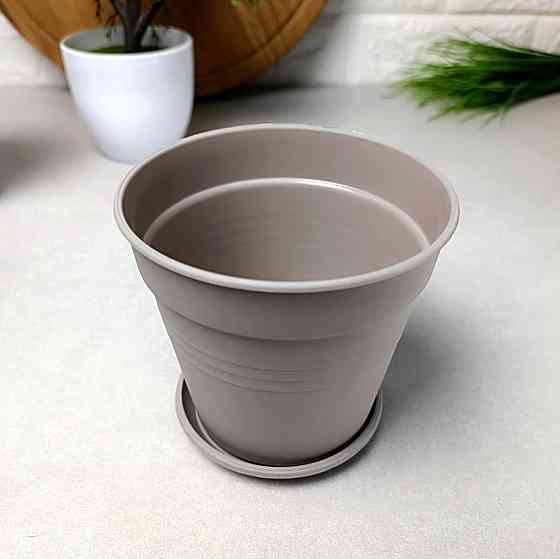 Цветочный горшок с подставкой 