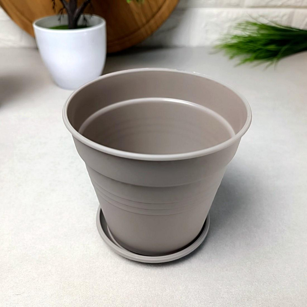 Цветочный горшок с подставкой 