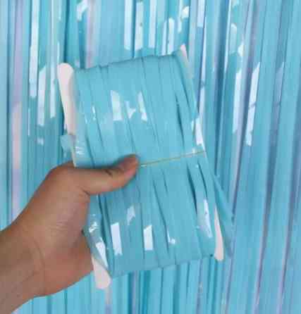 Дощик для фотозони блискучий 2 м на 1 м блакитний Київ