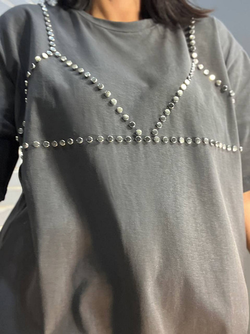 Футболка женская Yi Fang 320 оверсайз удлиненная заклепки бра one size, графит, one size Киев - изображение 8