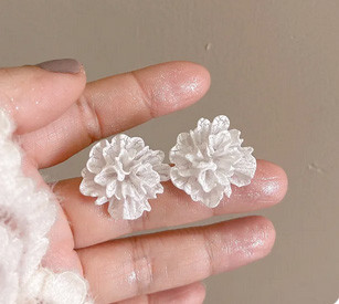Серьги женские белые Хризантема Киев - изображение 1