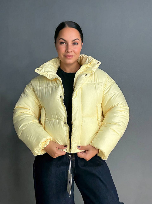 Куртка жіноча Haiziyuan 8606 коротка пуффер з коміром жовта, жовтий, M Київ - фото 17