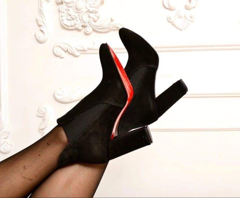 Crisma Елегантні черевики жіночі демісезонні весна-осінь чорні з натуральної замші на підборах Коломия - фото 5