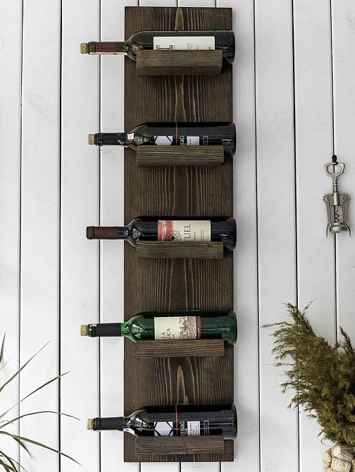 Настенная винная полка 