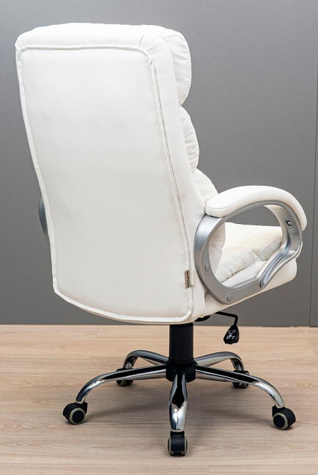 Офісне крісло керівника ManhattanDesign Хром Tilt М-1 Екошкіра White (Прогумовані колеса) Днепр - изображение 4