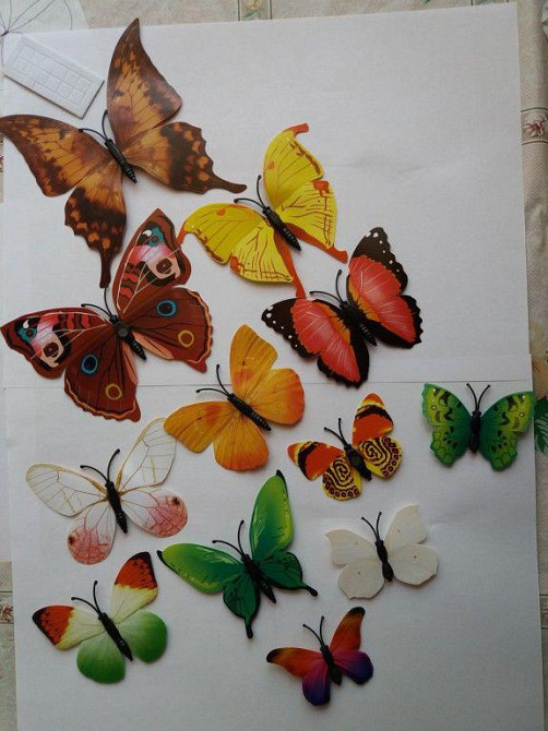Бабочки разноцветные на магните - в наборе 12шт. разных размеров, пластик, в набор так же входит скотч Киев - изображение 3