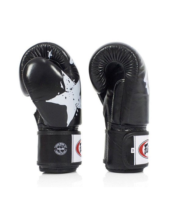 Боксерські рукавиці Fairtex BGV1 Nation Print Black 16 унцій (бинти в комплекті) Каменское - изображение 5