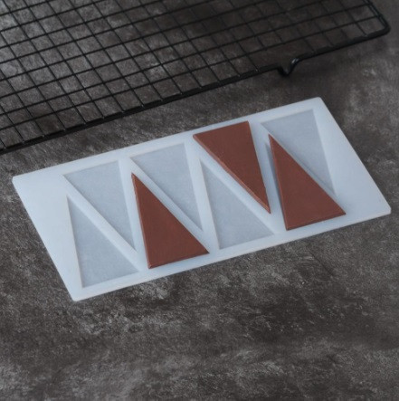 Молд для шоколада Треугольники 109 на 215 мм серый Киев - изображение 1