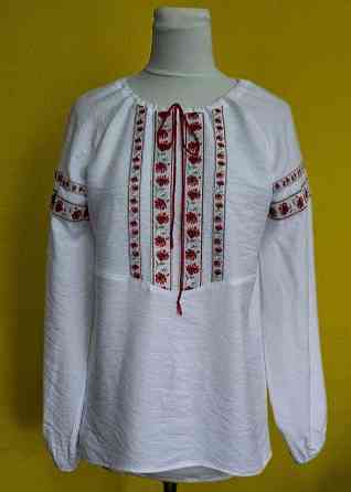 Вышиванка для девочек с красным орнаментом лен жатка Одесса
