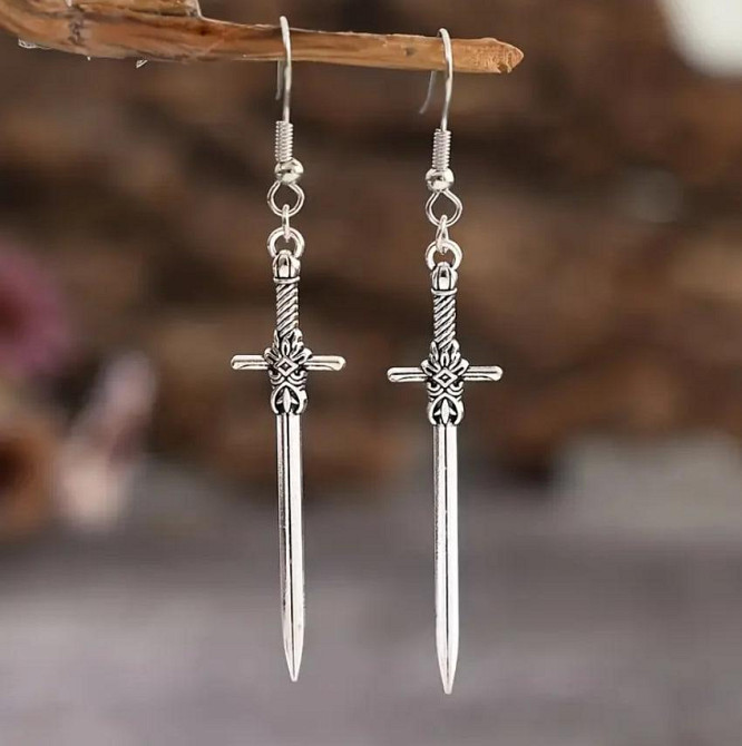 Элегантные серьги в форме мечей 7.2 см Серьги-кресты из цинкового сплава, готический стиль. Киев - изображение 1