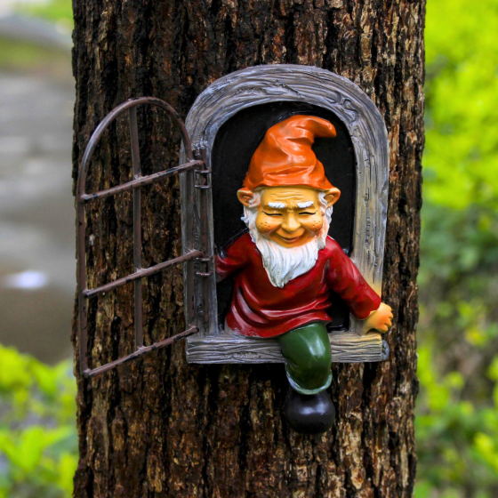 Садова фігурка Гном у вікні. Підвісна садова фігурка. Садовий гном. Червоний Одеса