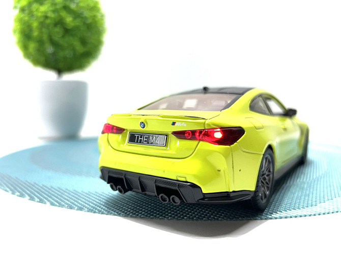 Машинка Автопром 1:24 BMW M4 метал інерційна звук світло відкриваються двері капот Жовта (68280A) Чернігів - фото 10