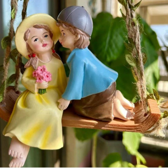 Фигурка Дети на качелях для мини-сада 17 х 14 см Полистоун Одесса