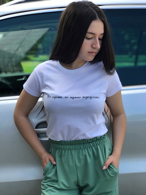Женская футболка с принтом - 