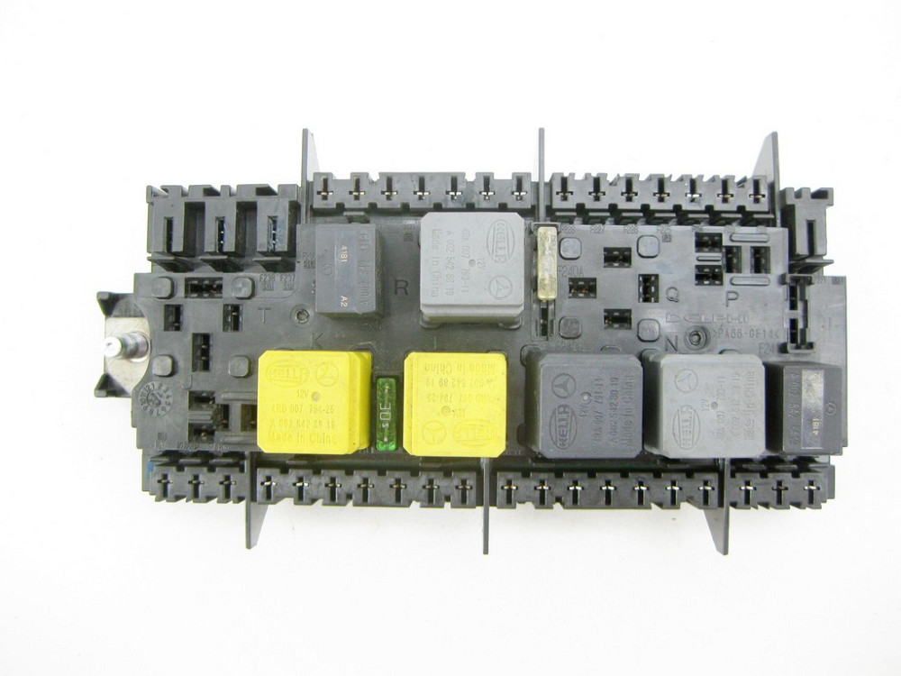 Mercedes-Benz  A2469067100 Блок реле під капотом праворуч CLA Shooting Brake X117 CLA C117 GLA X156 A-class W176 B-class W242 B-class W246 V-class W44 Одесса - изображение 1