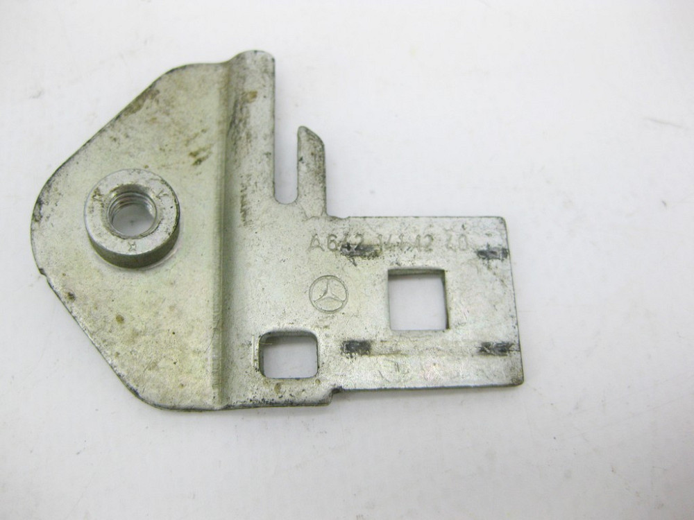 Mercedes-Benz  A6421411240 Кронштейн - тримач перемикаючого клапана системи ОГ для двигуна OM642 V6 3.0 cdi Одесса - изображение 6