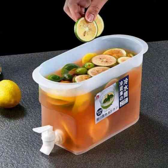 Пластиковый лимонадник с краником 2,5л Винница